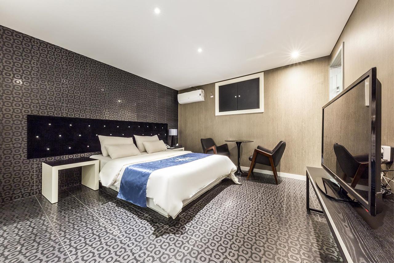 Cheonho Hotel The Blue Сеул Экстерьер фото